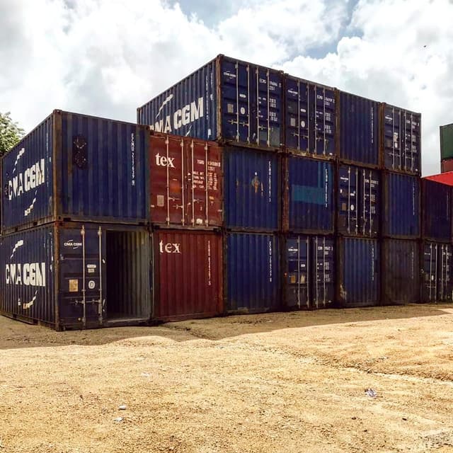 Interior de container organizado